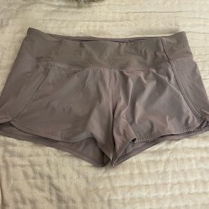 Lululemon, speed up mid rise shorts 4’